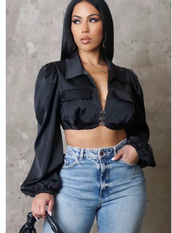UNDISCOVERED CROP TOP- BLACK