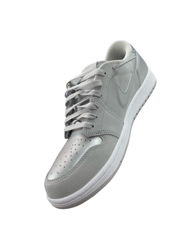 SHOES NIKE-JORDAN PLATEADO - Image 2