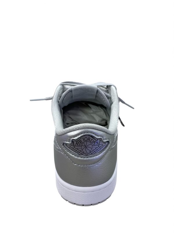 SHOES NIKE-JORDAN PLATEADO - Image 3