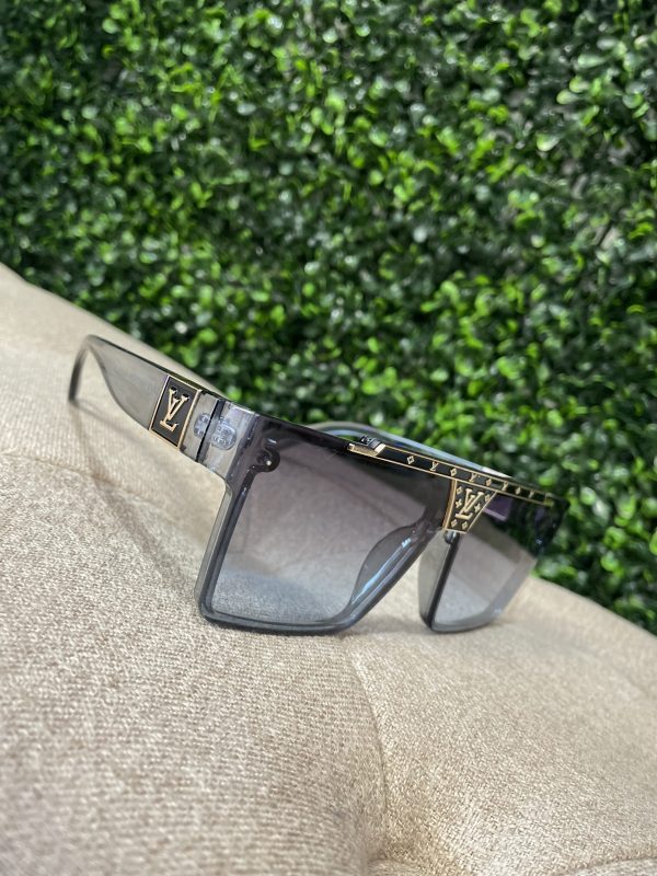 SUNGLASES -LV